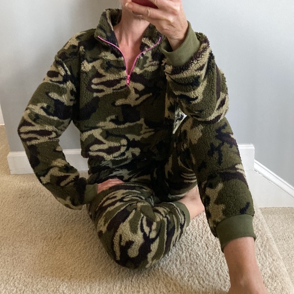 Camo Color 2 Piece Sherpa Set - Picture 12 of 12